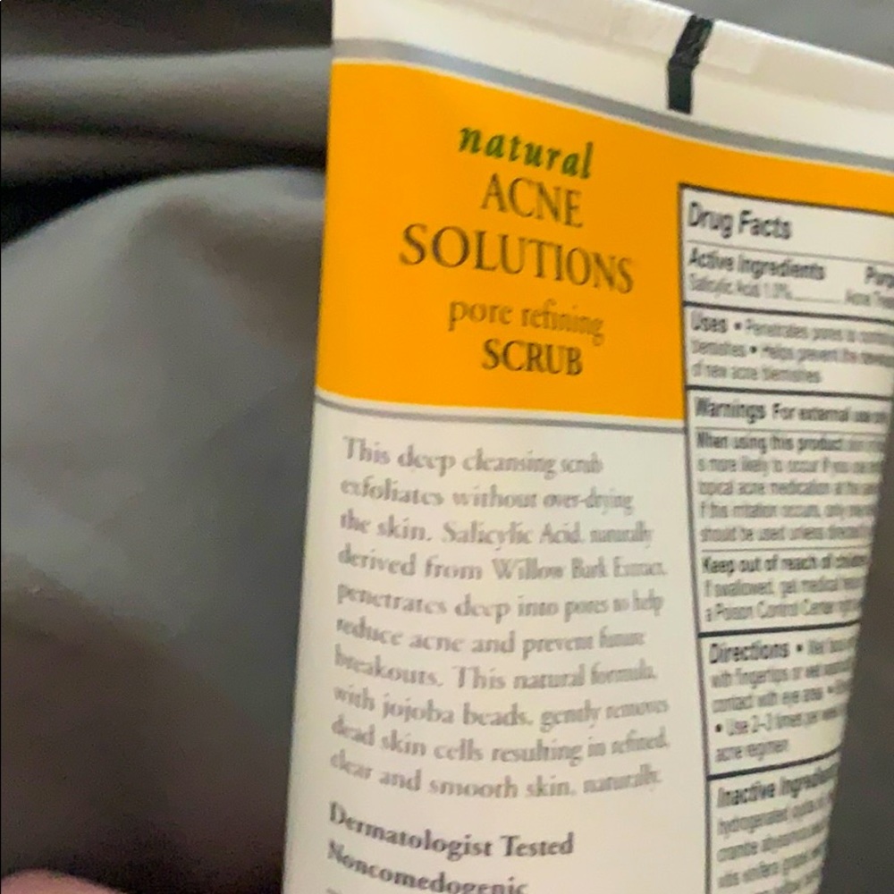 Burt’s Bees Acne Solutions Pore Refining Scrub - Picture 2 of 4